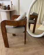 Chaise en bois de noyer INES.